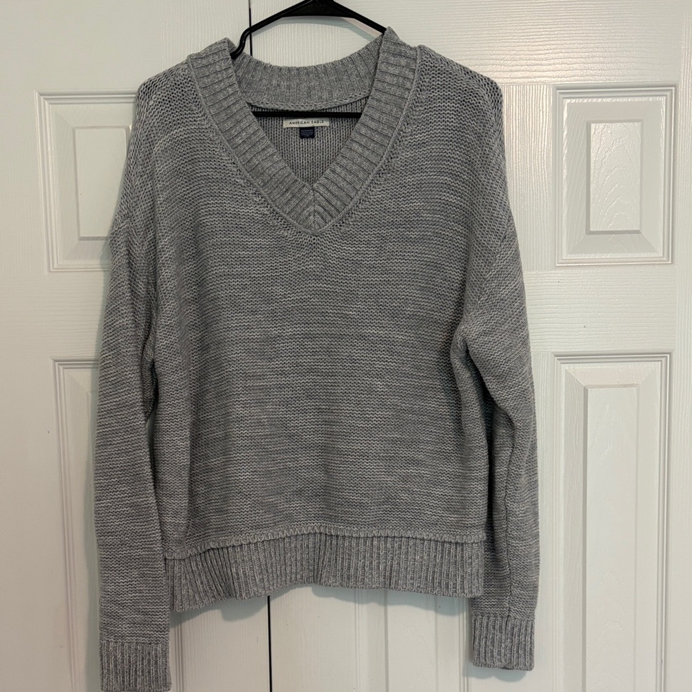 AE v-neck knit sweater